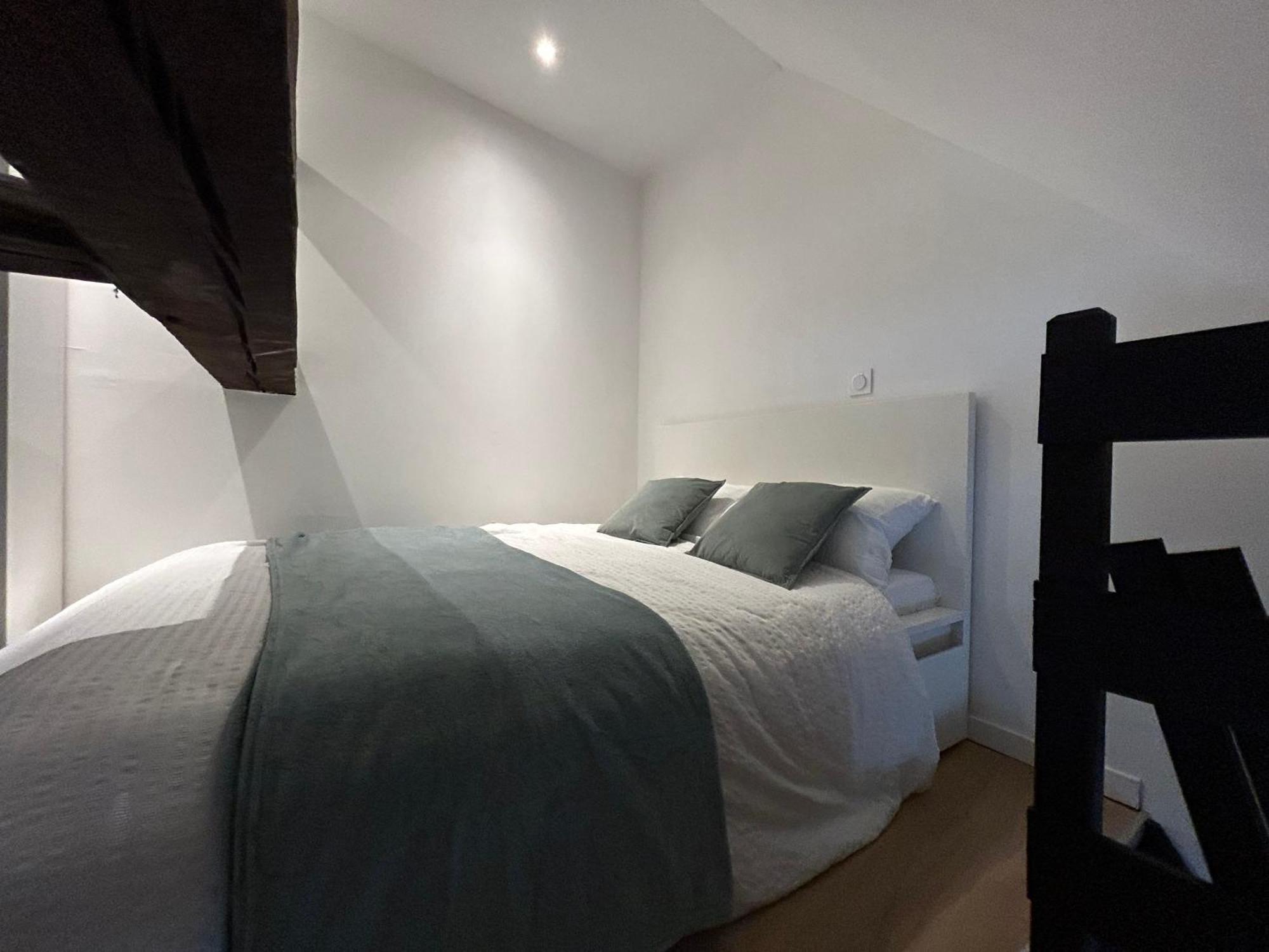 Le Repos De La Meuse Apartment Givet Exterior photo